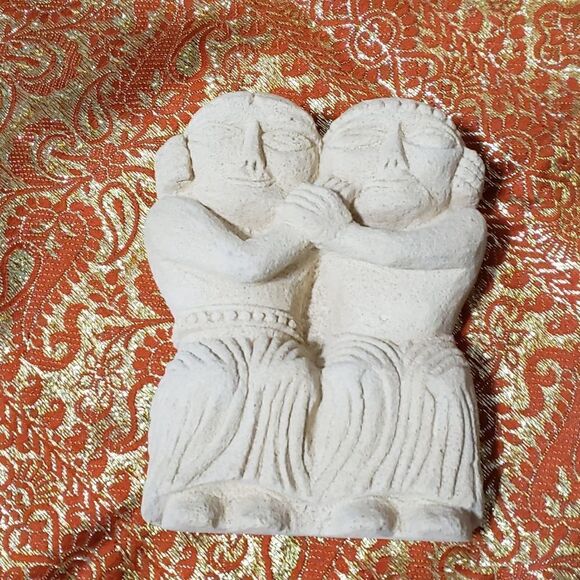 Bundle of Couple Figurine Souvenirs from Diff. Countries - Picture 10 of 13